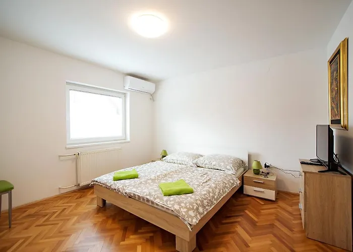 Sweet With Free Private Parking