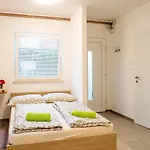 Sweet With Free Private Parking *